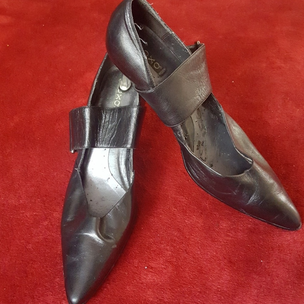 XOXO Black Leather Pump